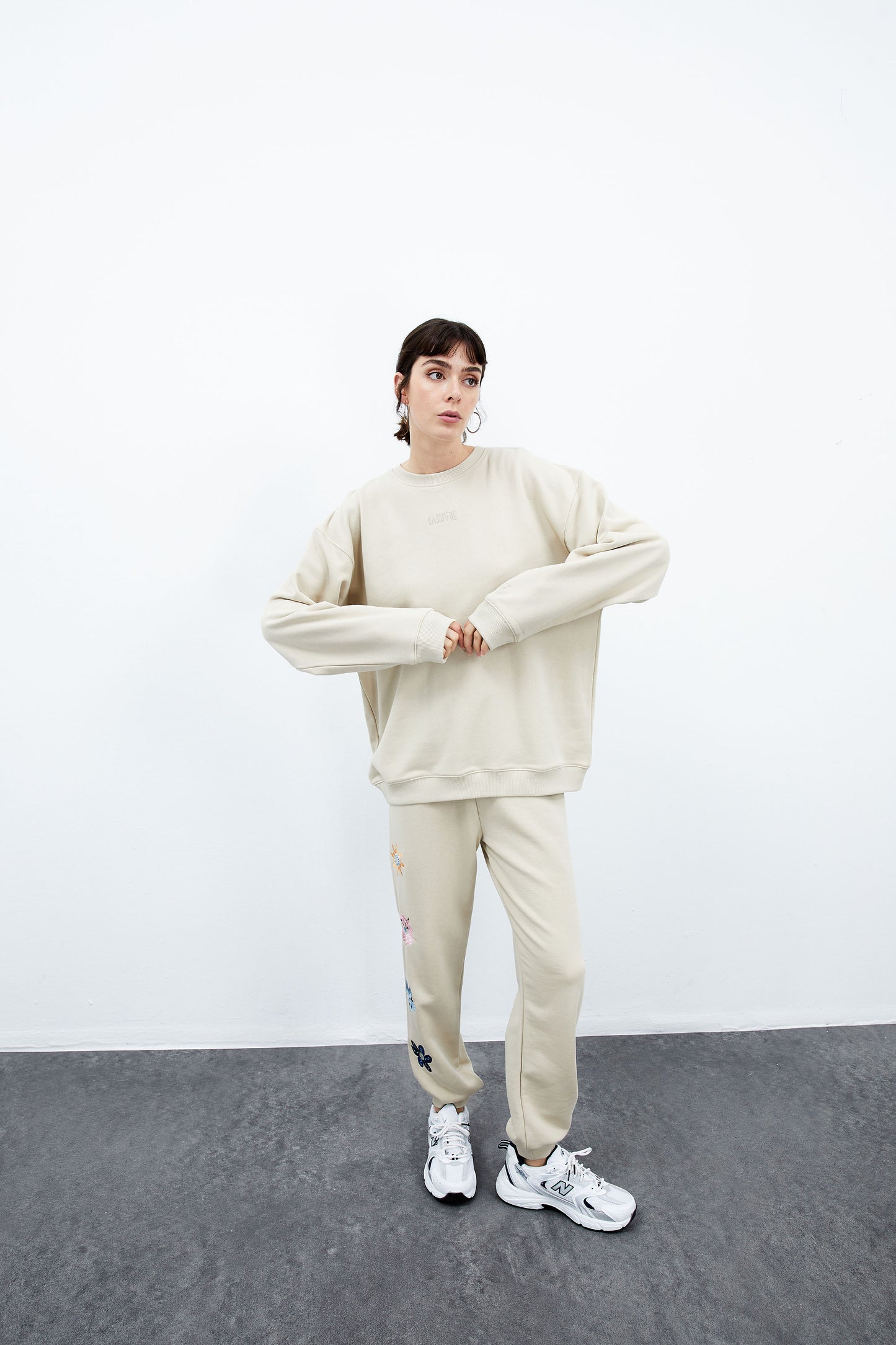 Iris Oversize Crewneck - Light Taupe