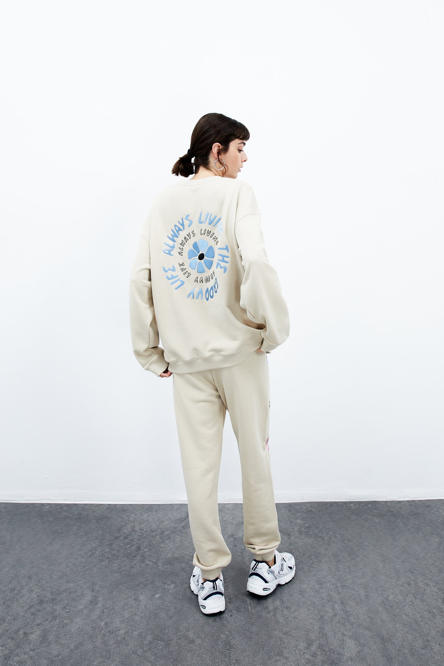 Iris Oversize Crewneck - Light Taupe