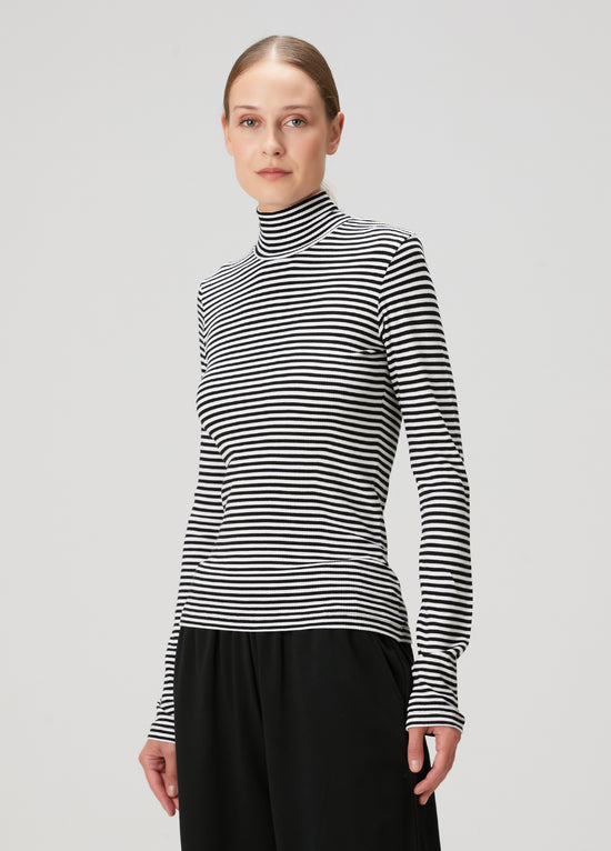 Ribbed Turtleneck Long Sleeve T-shirt
