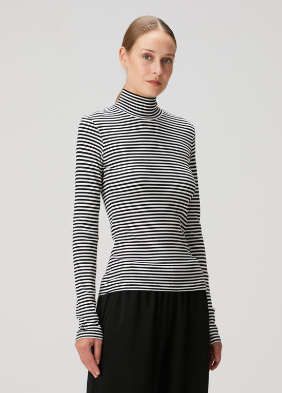 Ribbed Turtleneck Long Sleeve T-shirt