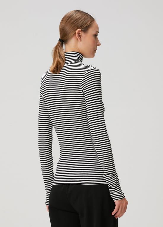 Ribbed Turtleneck Long Sleeve T-shirt